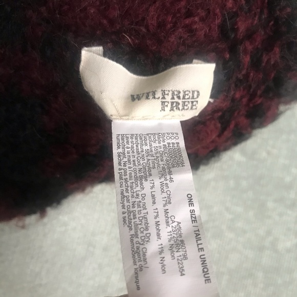 Aritzia Wilfred Free black and burgundy toque - Picture 2 of 2
